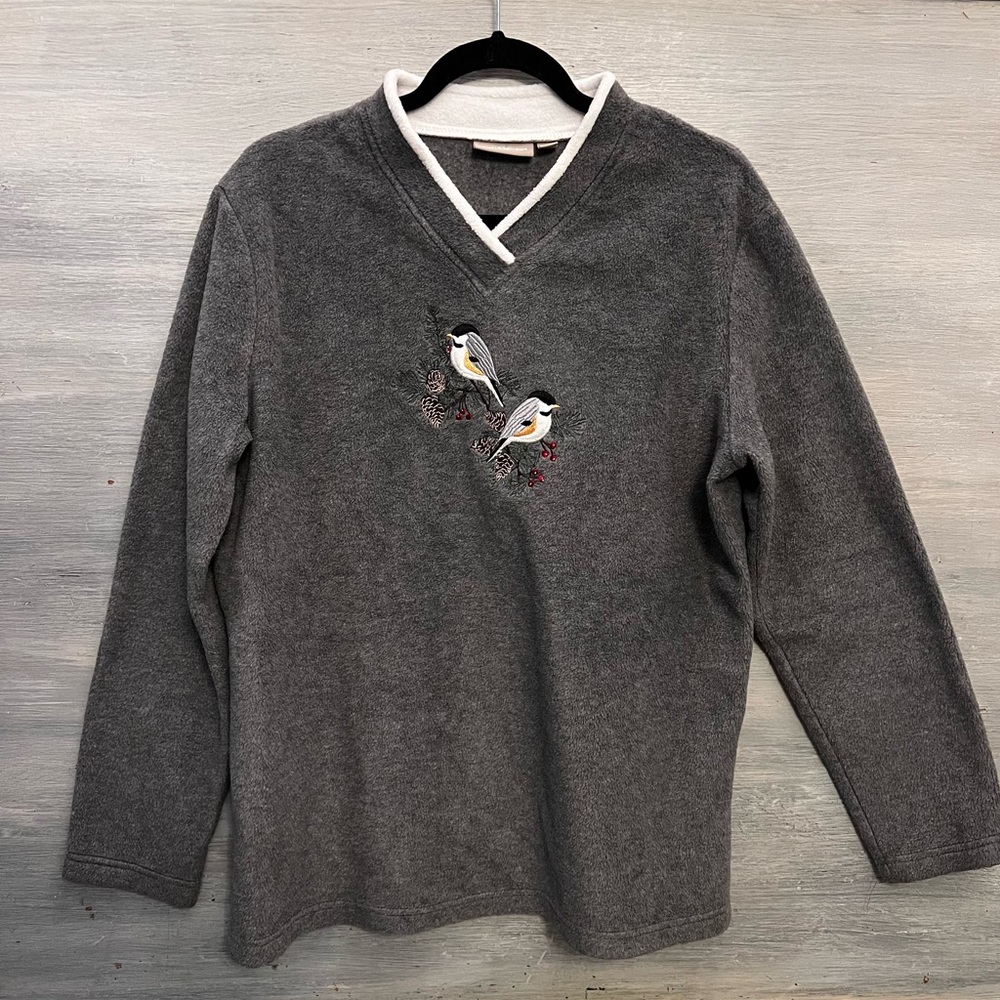 Croft‎ & Barrow Grey Embroidered Chickadee Pullover VNeck Top Large GC